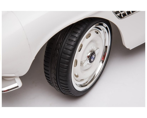Voiture électrique enfant BMW 507 vintage blanc, 2 moteurs 35w, télécommande parentale 2.4 Ghz Voitures électriques